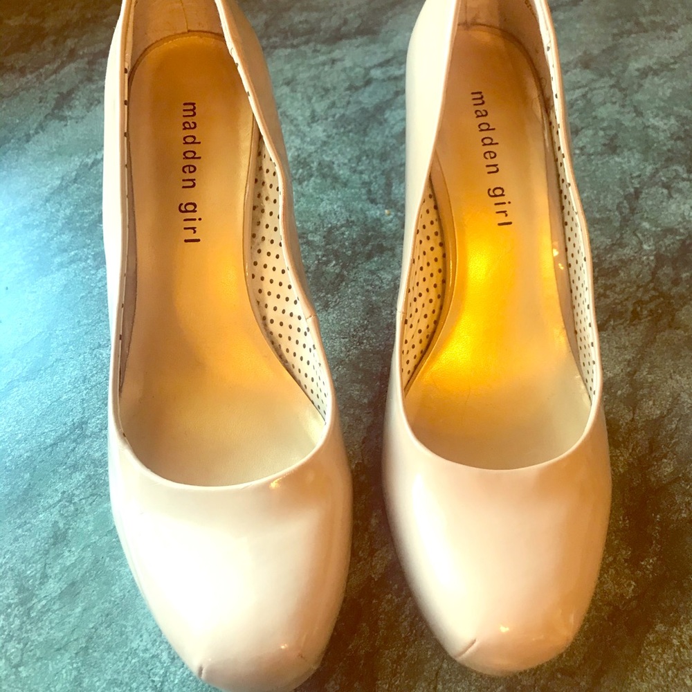 Madden Girl nude pumps